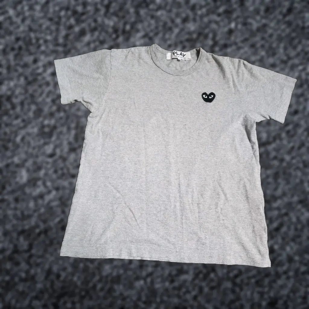 Comme Des Garcons Play Gray Cropped T-Shirt Womens Size M Short Sleeve Heart Design